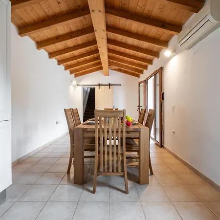 בית נופש Eucalipto By Interhome מוראברה